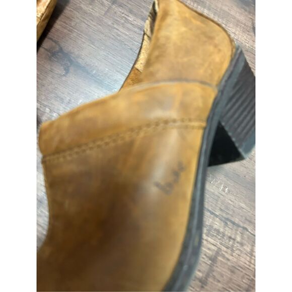 BOC Born Shoes Camel Brown Oiled Nubuck Distressed Leather Shooties, Sz 8.5 - Picture 2 of 9